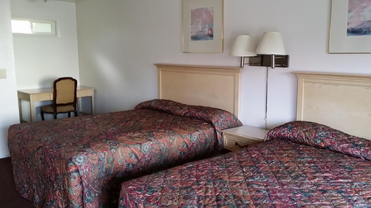 Redwood Inn วิลลิทส์ ภายนอก รูปภาพ