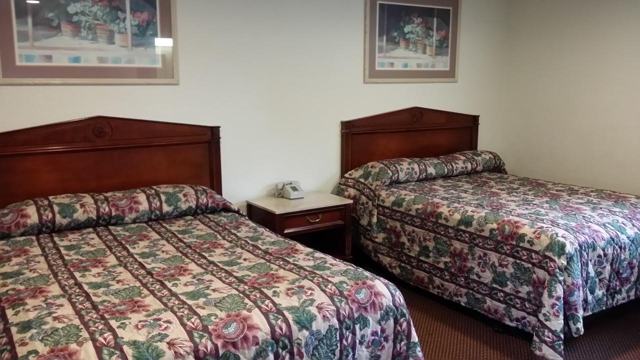 Redwood Inn วิลลิทส์ ภายนอก รูปภาพ